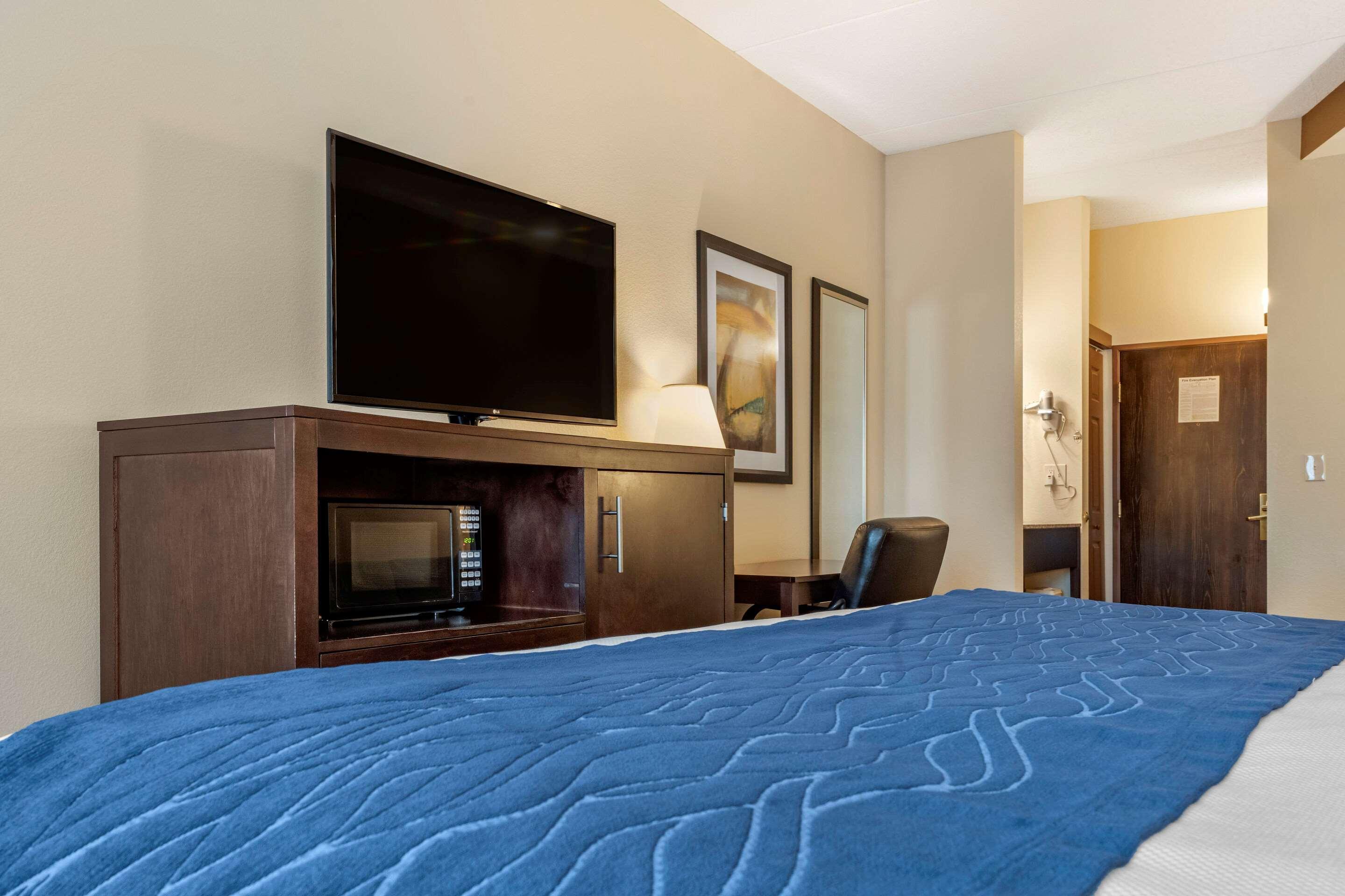 Comfort Inn & Suites Батлер Экстерьер фото