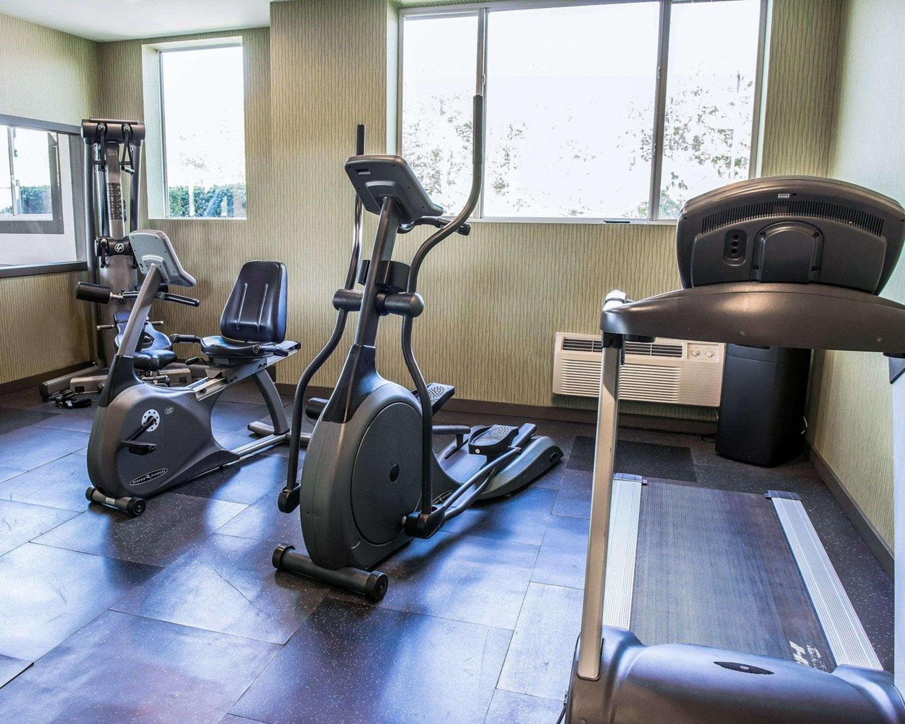 Comfort Inn & Suites Батлер Экстерьер фото